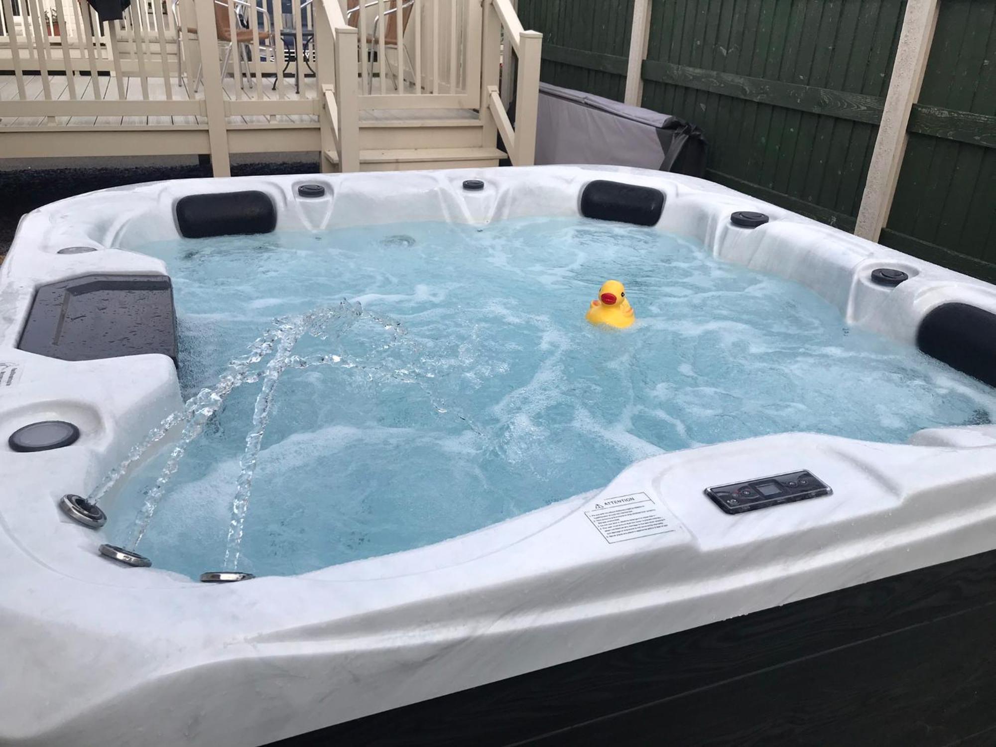 Hot Tub Accommodation North Wales Lodge 릴 외부 사진
